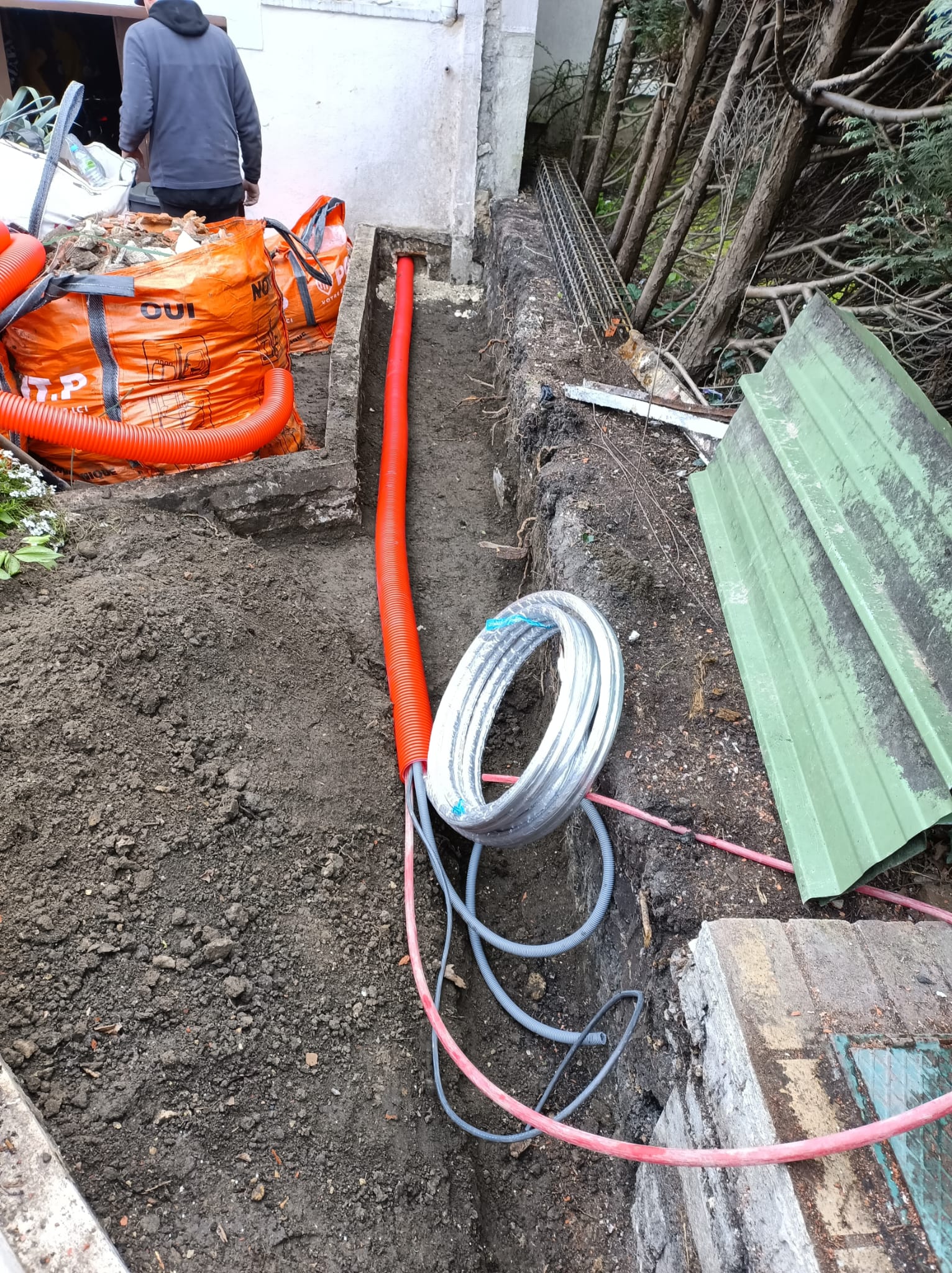 Histoire d'eau plombier chauffagiste Montreuil Paris Ile de France Installation pompe à chaleur 14 KW avec remplacement de mur mitoyen (19)